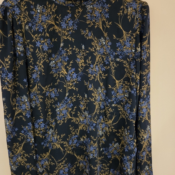 Dark floral blouse - Picture 4 of 4